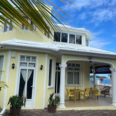 Villa Bella Charming Beachfront Guesthouse ブルー・ベイ エクステリア 写真